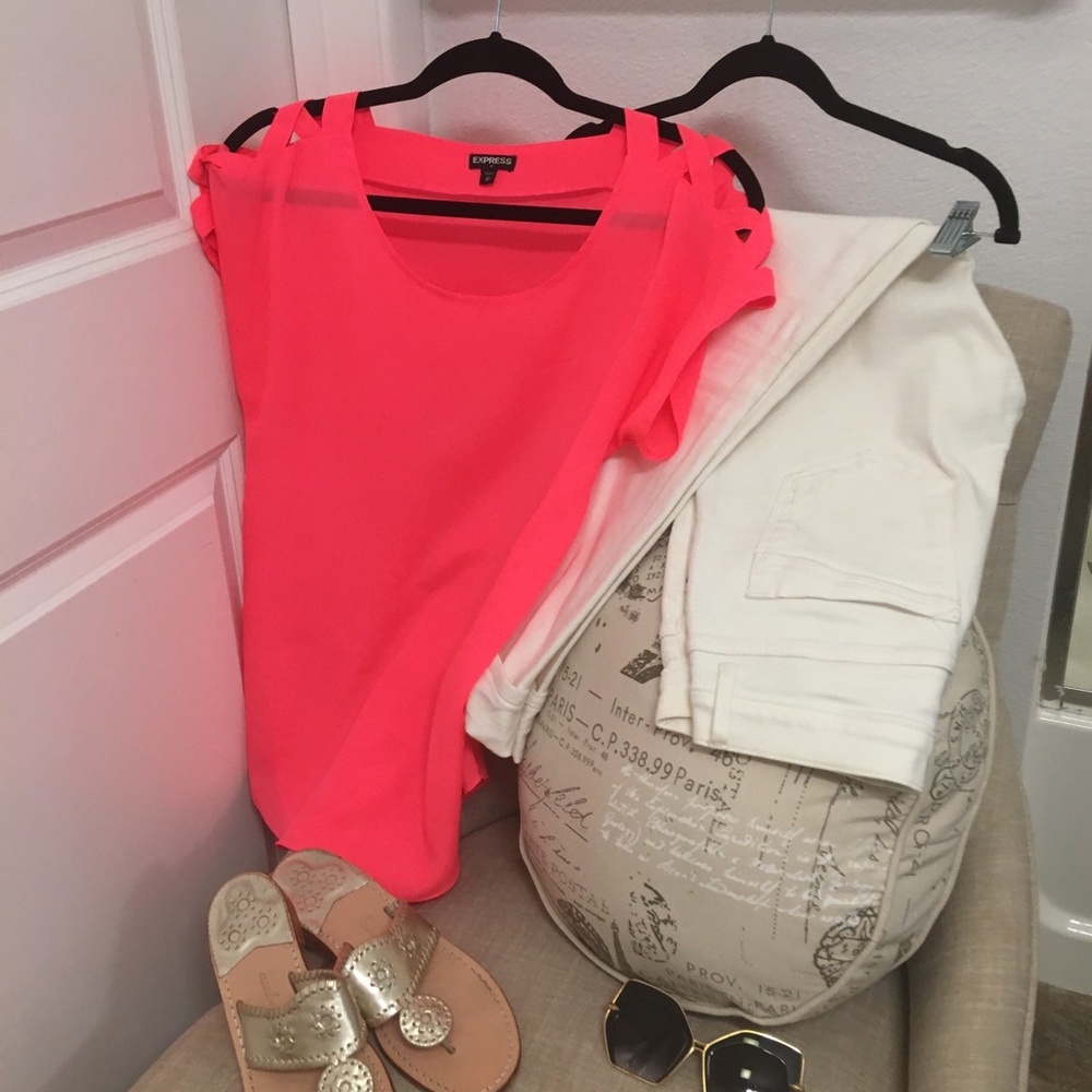 ✨ Moving sale 🚗- Express Hot Pink Top, Size XS